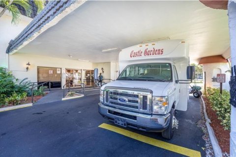 Condo in Lauderhill, Florida, 2 bedrooms  № 2261235 - photo 5
