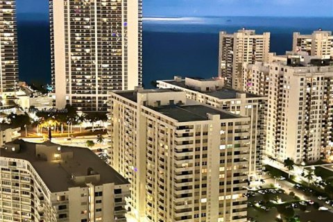 Copropriété à louer à Hallandale Beach, Floride: 2 chambres, 95.69 m2 № 1698273 - photo 19
