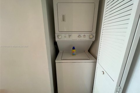 Copropriété à louer à Hallandale Beach, Floride: 2 chambres, 95.69 m2 № 1698273 - photo 23