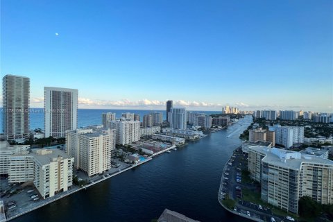 Copropriété à louer à Hallandale Beach, Floride: 2 chambres, 95.69 m2 № 1698273 - photo 2