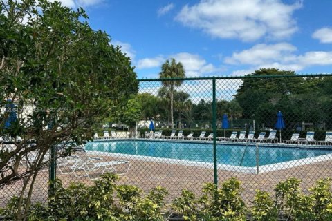 Condo in Pompano Beach, Florida, 2 bedrooms № 2341224 - photo 4