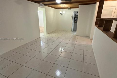 Condo in Pompano Beach, Florida, 2 bedrooms № 2341224 - photo 12