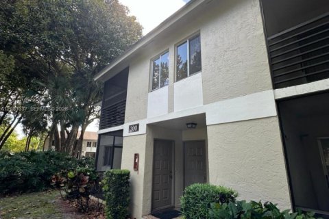 Condo in Pompano Beach, Florida, 2 bedrooms № 2341224 - photo 2