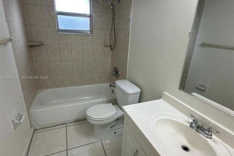 Condo in Pompano Beach, Florida, 2 bedrooms № 2341224 - photo 18