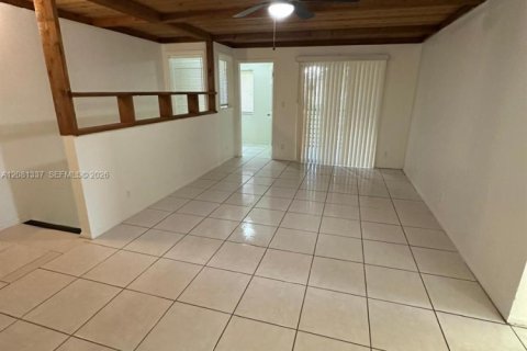 Condo in Pompano Beach, Florida, 2 bedrooms № 2341224 - photo 11