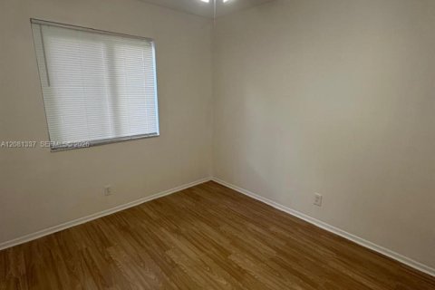 Condo in Pompano Beach, Florida, 2 bedrooms № 2341224 - photo 14