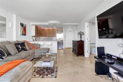 Condo in Miami Beach, Florida, 1 bedroom  № 2052924 - photo 11
