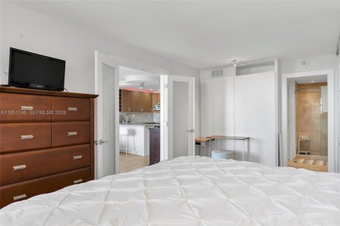 Condo in Miami Beach, Florida, 1 bedroom  № 2052924 - photo 16