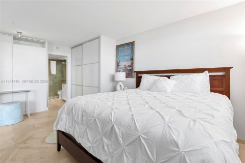 Condo in Miami Beach, Florida, 1 bedroom  № 2052924 - photo 15