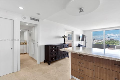 Condo in Miami Beach, Florida, 1 bedroom  № 2052924 - photo 8