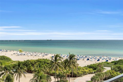 Condo in Miami Beach, Florida, 1 bedroom  № 2052924 - photo 2