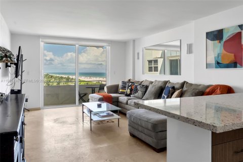 Condo in Miami Beach, Florida, 1 bedroom  № 2052924 - photo 10
