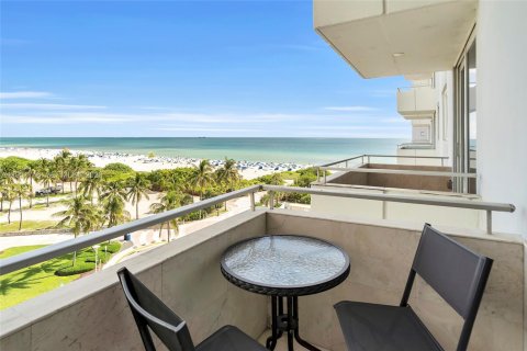 Condo in Miami Beach, Florida, 1 bedroom  № 2052924 - photo 18