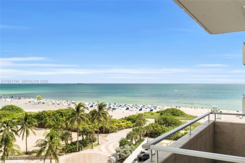 Condo in Miami Beach, Florida, 1 bedroom  № 2052924 - photo 19