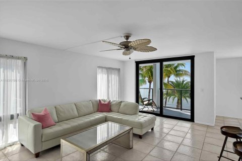 Condo in Miami, Florida, 2 bedrooms  № 1819850 - photo 5