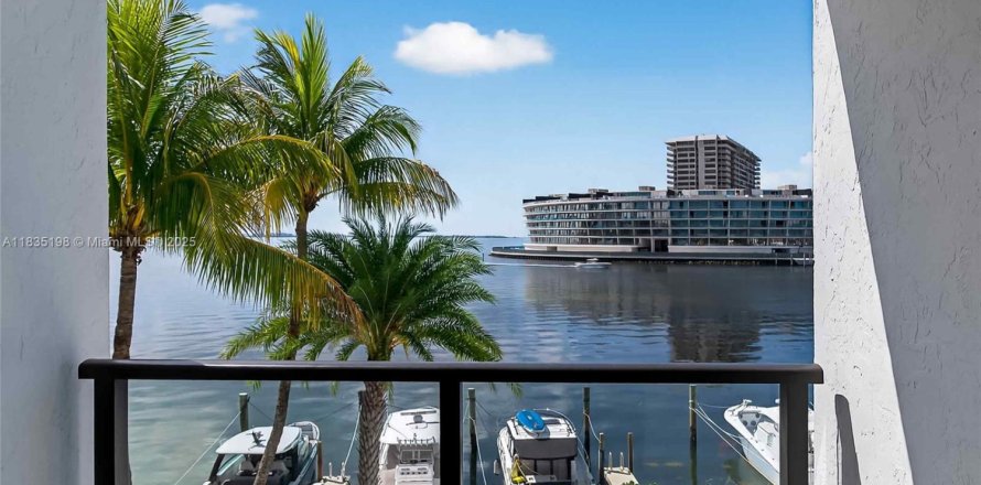 Condo in Miami, Florida, 2 bedrooms  № 1819850