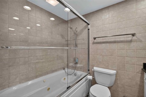 Condo in Miami, Florida, 2 bedrooms  № 1819850 - photo 27