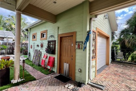 House in Pompano Beach, Florida 8 bedrooms, 115.94 sq.m. № 2002489 - photo 9