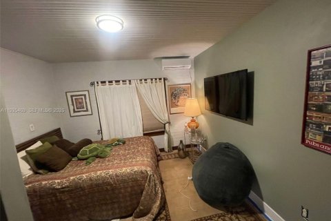 House in Pompano Beach, Florida 8 bedrooms, 115.94 sq.m. № 2002489 - photo 18