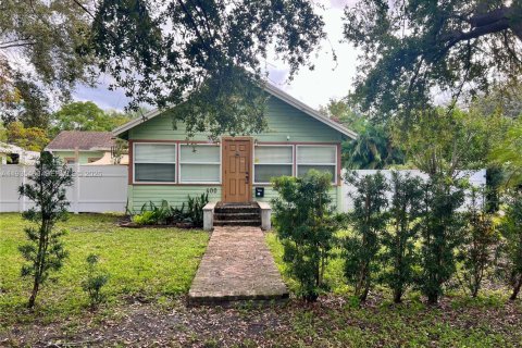 House in Pompano Beach, Florida 8 bedrooms, 115.94 sq.m. № 2002489 - photo 2