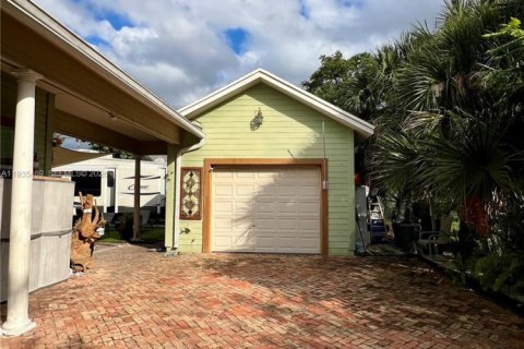 House in Pompano Beach, Florida 8 bedrooms, 115.94 sq.m. № 2002489 - photo 7