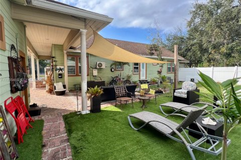 House in Pompano Beach, Florida 8 bedrooms, 115.94 sq.m. № 2002489 - photo 10