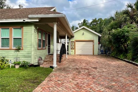 House in Pompano Beach, Florida 8 bedrooms, 115.94 sq.m. № 2002489 - photo 6