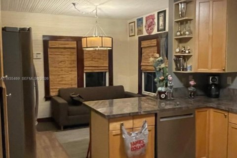 House in Pompano Beach, Florida 8 bedrooms, 115.94 sq.m. № 2002489 - photo 13