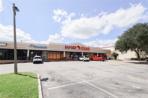 Propiedad comercial en Belleview, Florida 2137.77 m2 № 2123570