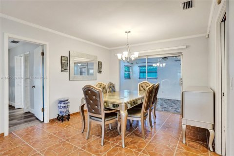 House in Davie, Florida 3 bedrooms, 225.38 sq.m. № 1842663 - photo 24