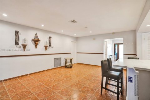 House in Davie, Florida 3 bedrooms, 225.38 sq.m. № 1842663 - photo 22