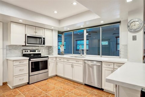 House in Davie, Florida 3 bedrooms, 225.38 sq.m. № 1842663 - photo 12