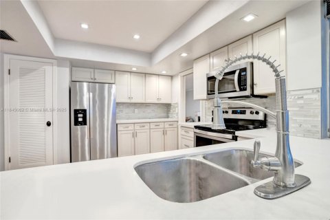 House in Davie, Florida 3 bedrooms, 225.38 sq.m. № 1842663 - photo 17