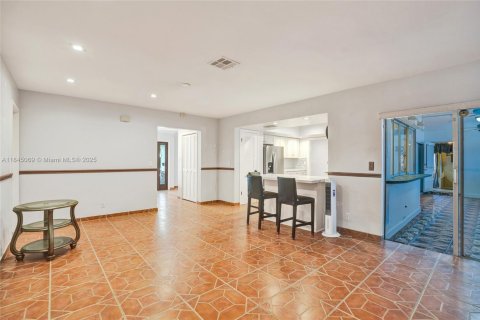 House in Davie, Florida 3 bedrooms, 225.38 sq.m. № 1842663 - photo 23