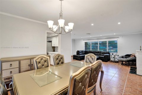 House in Davie, Florida 3 bedrooms, 225.38 sq.m. № 1842663 - photo 27