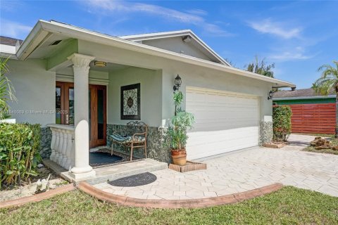 House in Davie, Florida 3 bedrooms, 225.38 sq.m. № 1842663 - photo 4