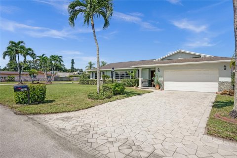 House in Davie, Florida 3 bedrooms, 225.38 sq.m. № 1842663 - photo 3