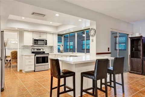 House in Davie, Florida 3 bedrooms, 225.38 sq.m. № 1842663 - photo 20