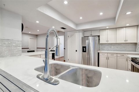 House in Davie, Florida 3 bedrooms, 225.38 sq.m. № 1842663 - photo 18