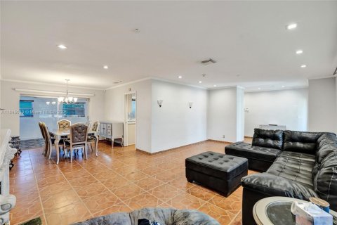 House in Davie, Florida 3 bedrooms, 225.38 sq.m. № 1842663 - photo 10