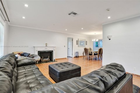 House in Davie, Florida 3 bedrooms, 225.38 sq.m. № 1842663 - photo 8