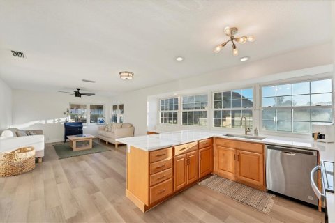 House in Bradenton, Florida 2 bedrooms, 160.72 sq.m. № 1542762 - photo 12