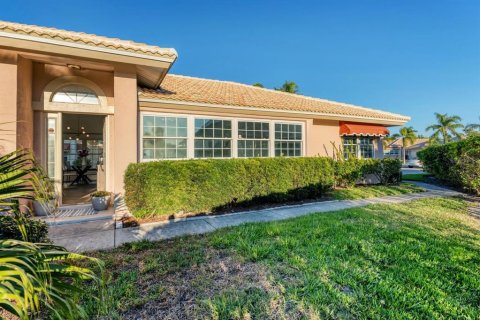 House in Bradenton, Florida 2 bedrooms, 160.72 sq.m. № 1542762 - photo 1