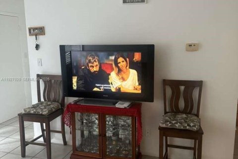 Condo in Tampa, Florida, 2 bedrooms  № 2002664 - photo 5