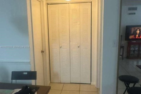 Condo in Tampa, Florida, 2 bedrooms  № 2002664 - photo 4