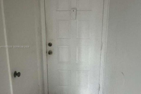 Condo in Tampa, Florida, 2 bedrooms  № 2002664 - photo 2