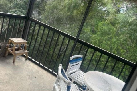 Condo in Tampa, Florida, 2 bedrooms  № 2002664 - photo 3