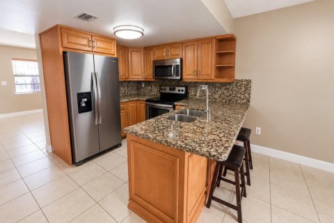 Touwnhouse à louer à Miami, Floride: 2 chambres, 92.9 m2 № 2388480 - photo 5