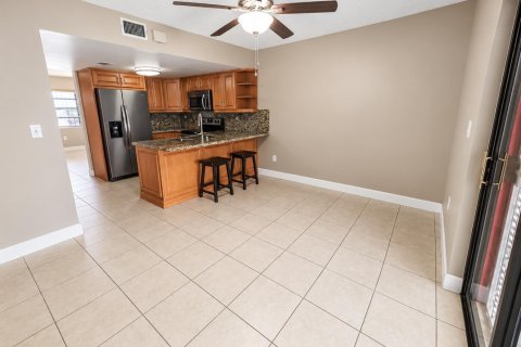 Touwnhouse à louer à Miami, Floride: 2 chambres, 92.9 m2 № 2388480 - photo 3