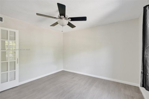 Condominio en venta en Lauderhill, Florida, 1 dormitorio, 62.71 m2 № 2082241 - foto 23